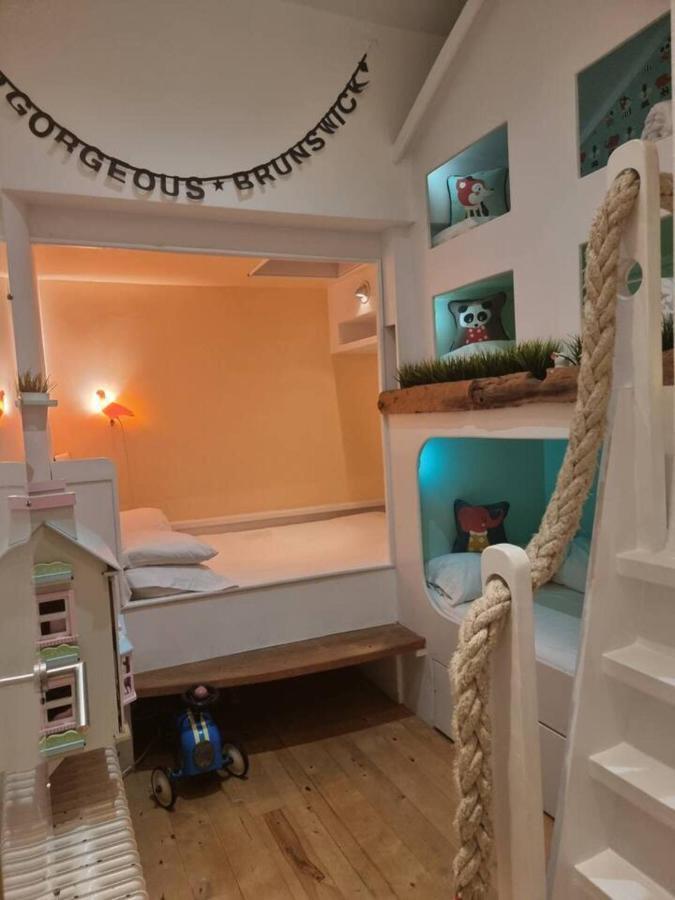 Quirky Seaside Family Cottage Walk To The Waves! Brighton Екстер'єр фото